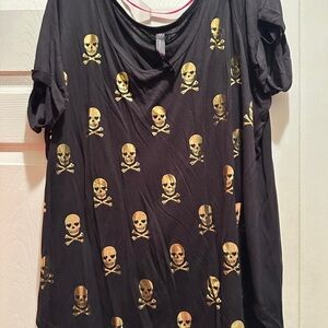 Betsy Johnson Black T-Shirt with Gold Skull Print